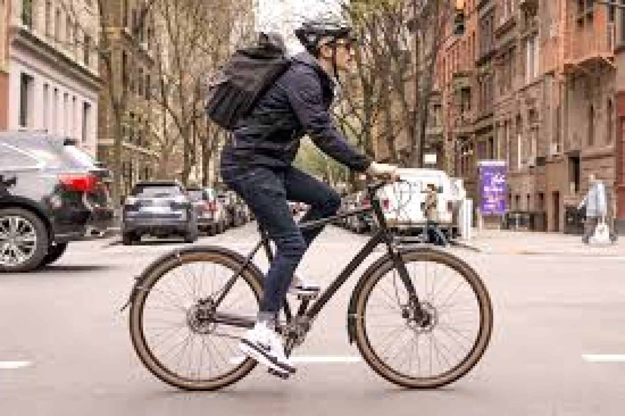 What Essentials should You Carry while Bike Commuting?